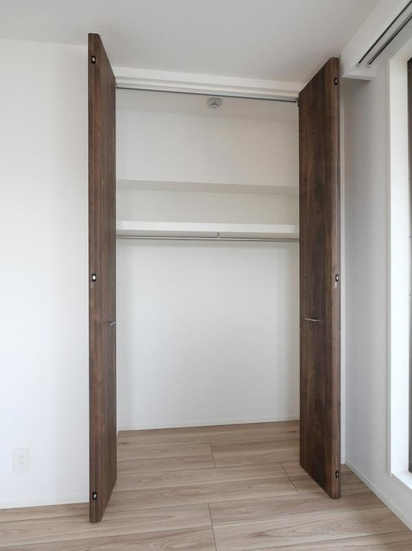 ベッドルームに収納アリ※別部屋の参考写真です