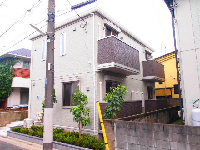 人気のテラスハウス。一戸建て感覚でお住まいいただけます
