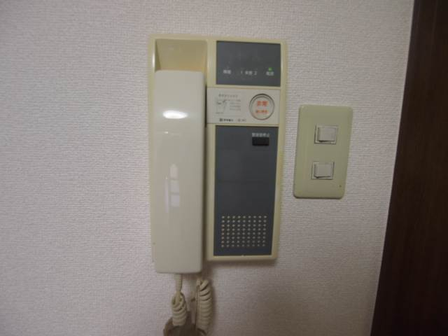 セキュリティ面も安心のインターホン付きです。