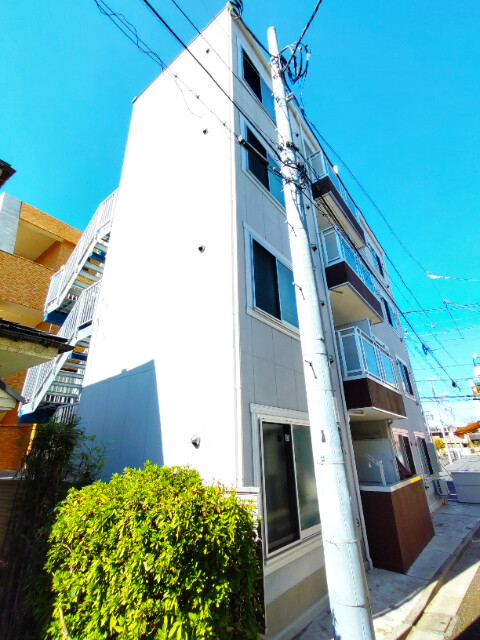 スーパーやコンビニ至近でお買い物便利。