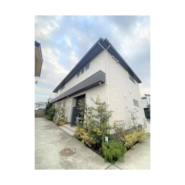 落ち着いた住環境。きれいな建物です。