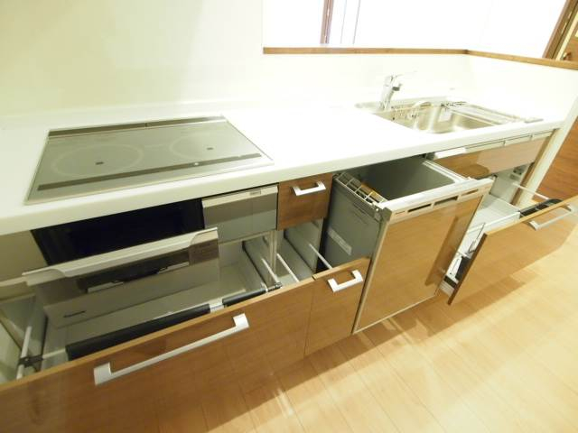 キッチン下は大容量の収納です。