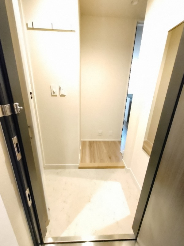 玄関にはセンサーライトが付いています。