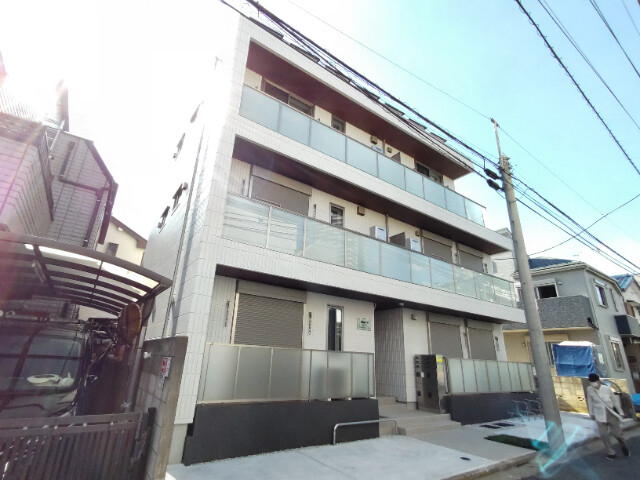 商店街から少し路地に入った静かな立地。