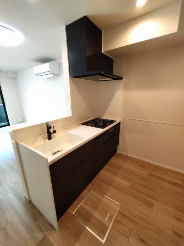 ブラックパネルのオシャレなキッチン