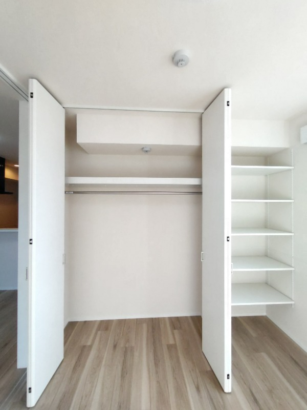 洋室の収納も大容量