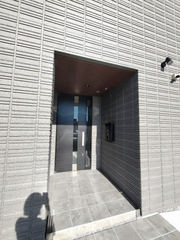 オートロック横には宅配ボックスもあります