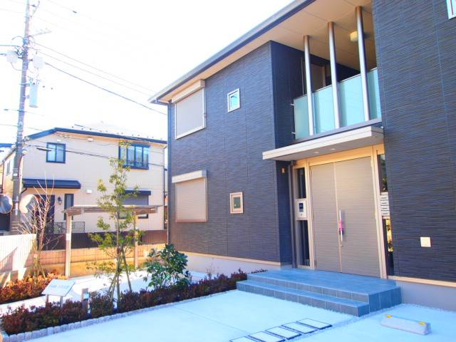 広いエントランスはお引越し時も安心