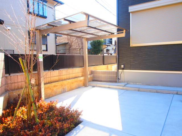 屋根付き駐輪場です。
