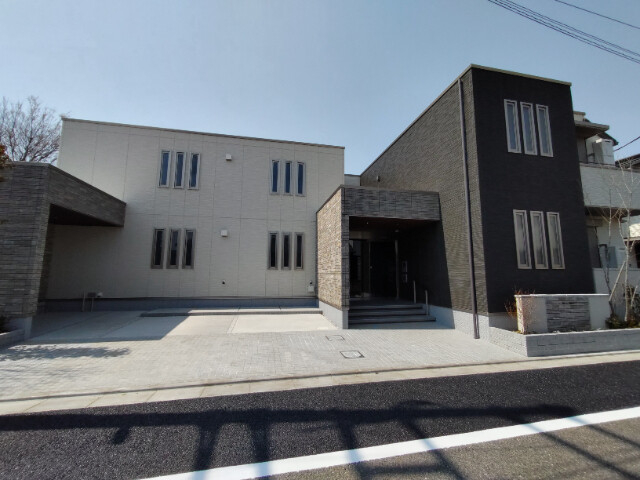 外観がおしゃれなシャーメゾンの建物です