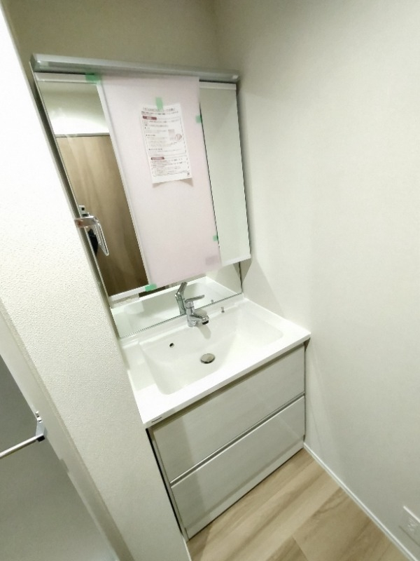 三面鏡付洗面台は嬉しい設備