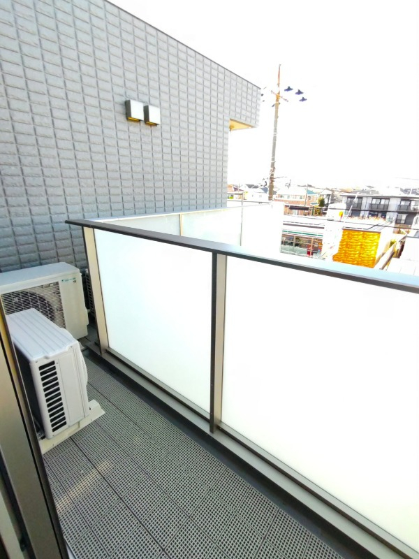 バスコニーも繋がっていて開放的