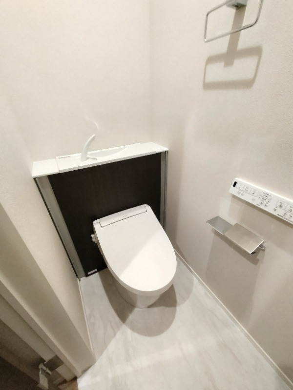 トイレも多機能便座で嬉しい