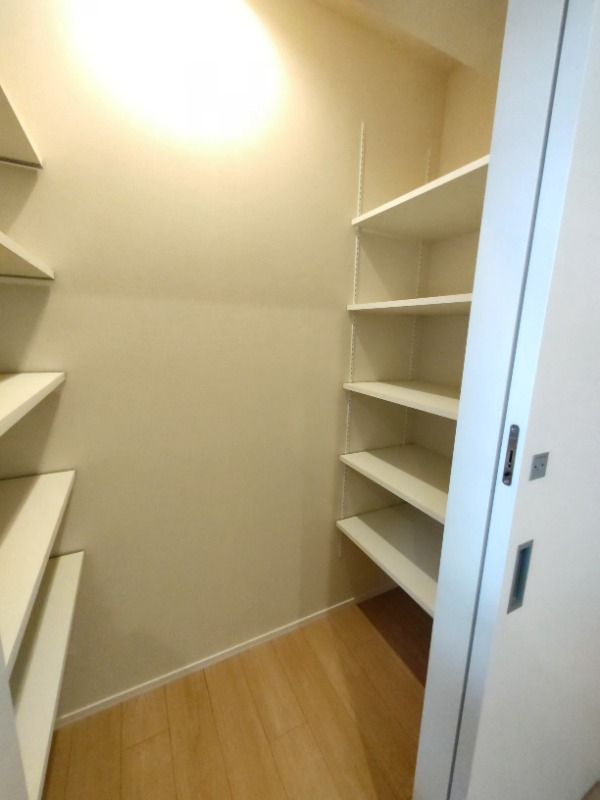 キッチン横の納戸。