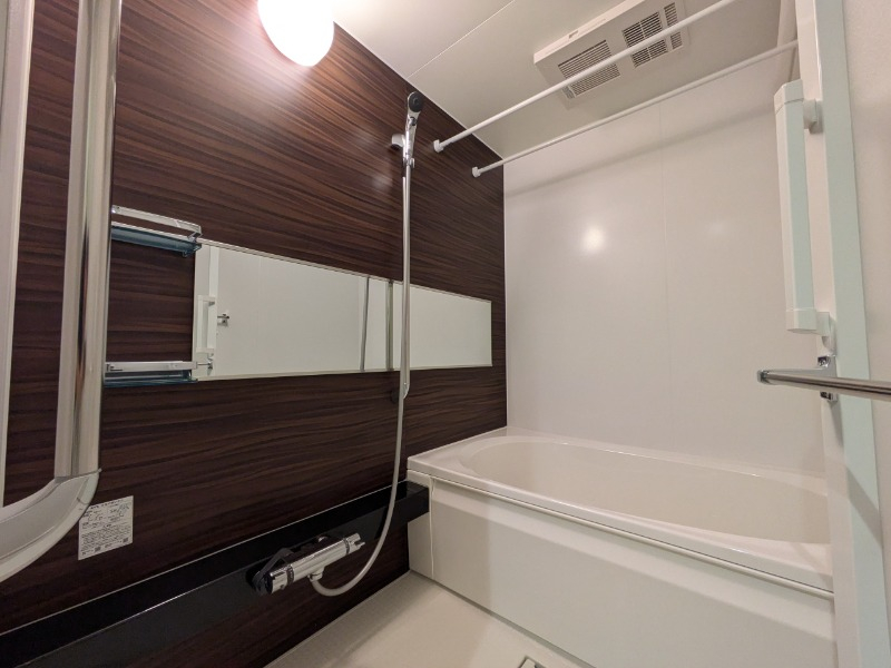 パネルがおしゃれなお風呂です