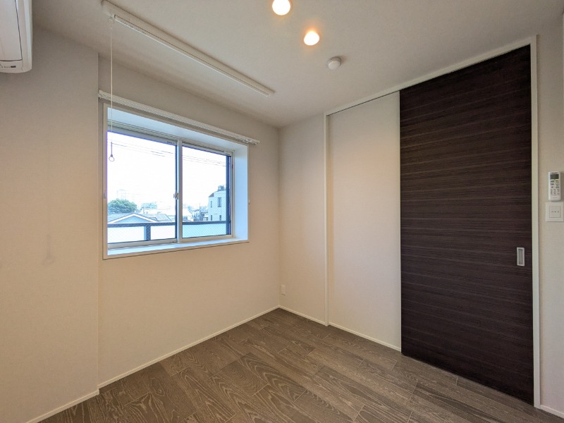 別角度の洋室です