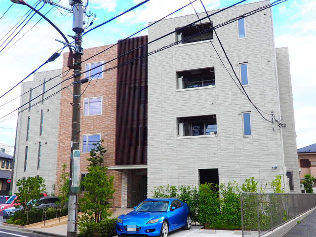 重厚感のあるマンション。ハイグレードな設備。