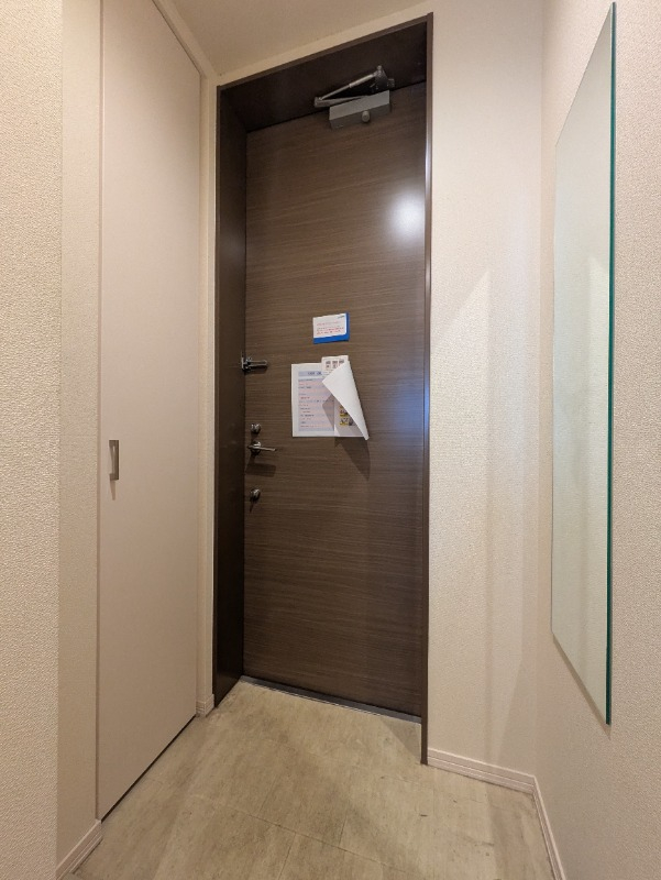 姿見などのある玄関