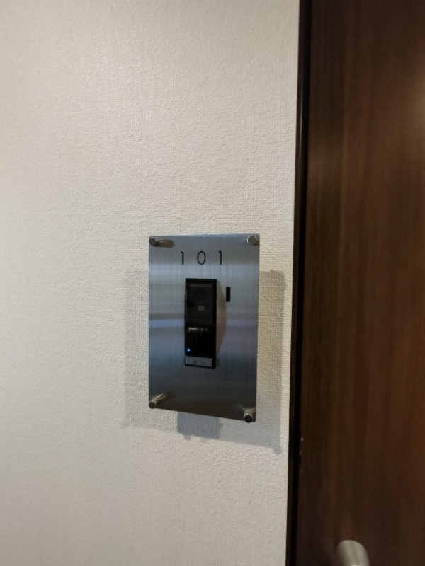 モニタ付きインターフォンで来訪者を確認できます