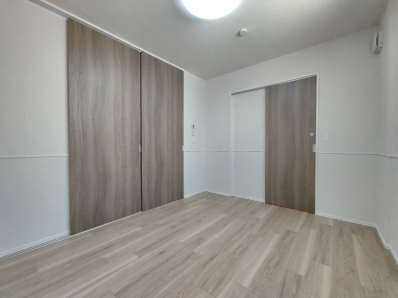 5.5帖の洋室になります