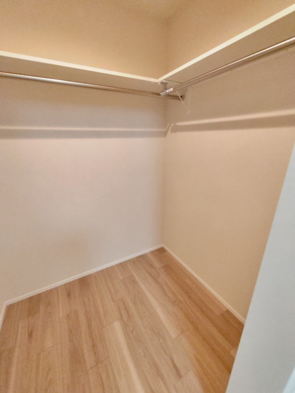 ウォークインクローゼットも使いやすそう