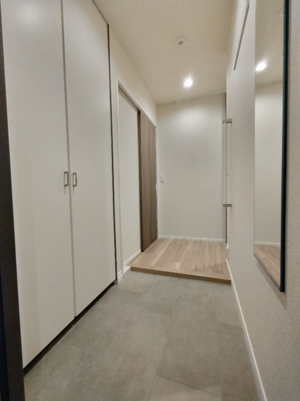 広い玄関でお客様を迎えられます