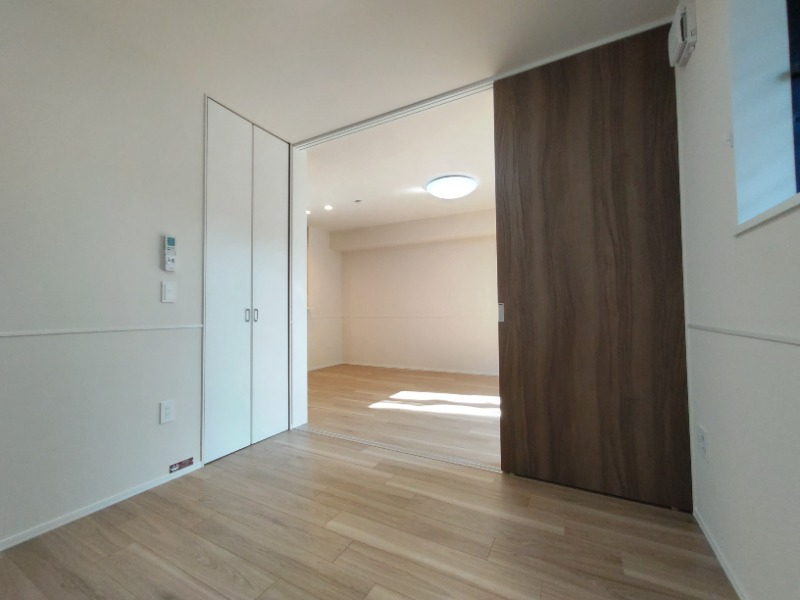 洋室は引き戸なので開けると解放感がUPします