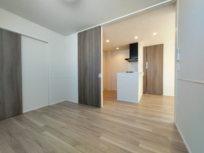 洋室は引き戸になっているので開けると解放感が増します