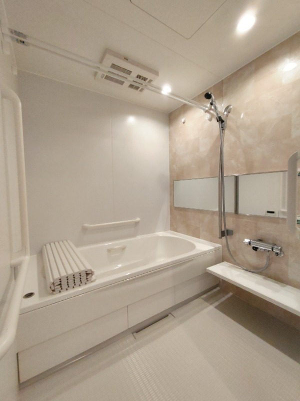 清潔感のあるお風呂です