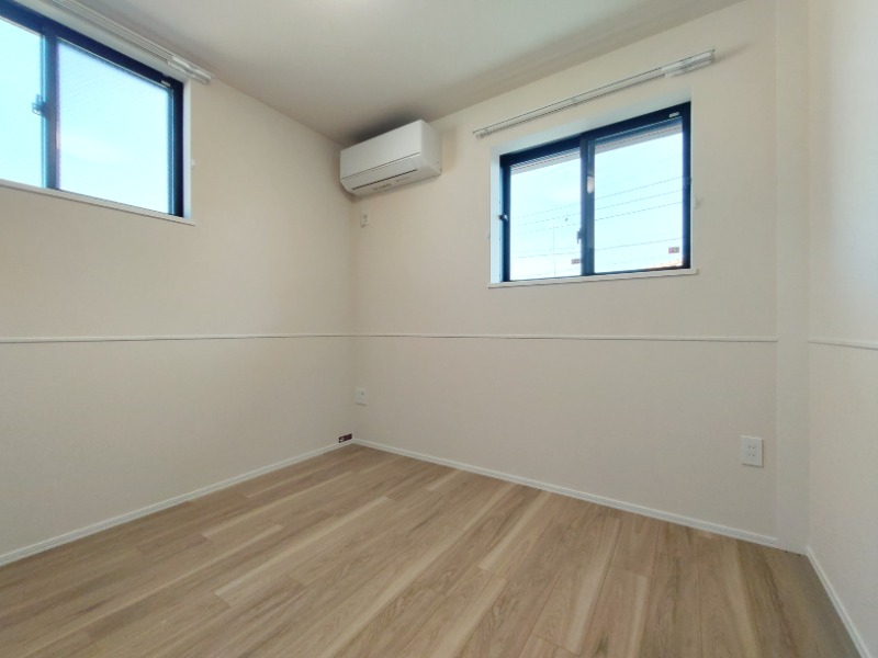 4.5帖の洋室です。窓があって解放感があります