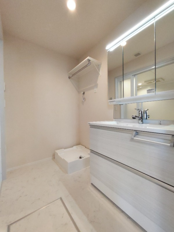 洗面所も余白があって広いですね