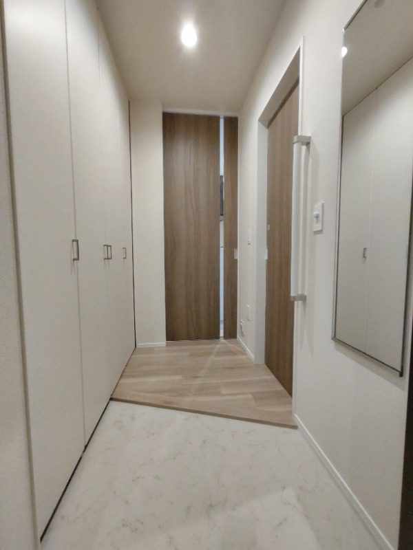 奥行きのある玄関です