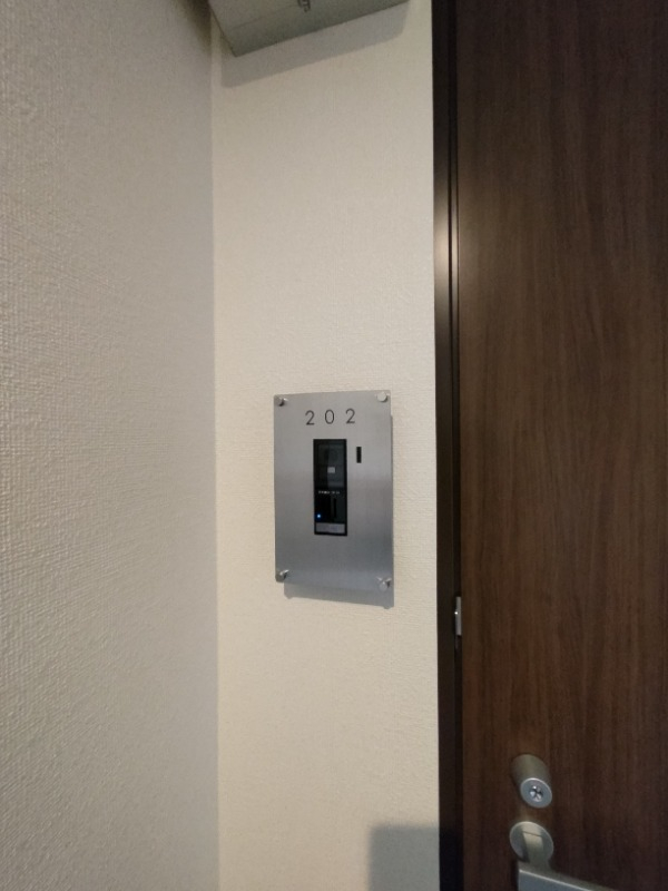 モニタ付インターフォンで来訪者を確認できます