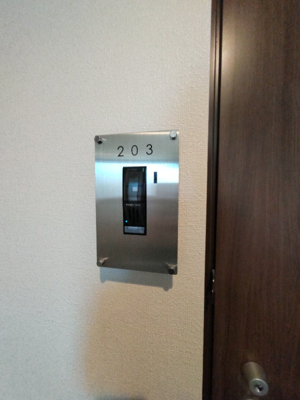 モニタ付インターフォンで来訪者を確認できます