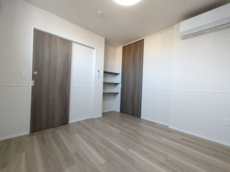 5.7帖の洋室です