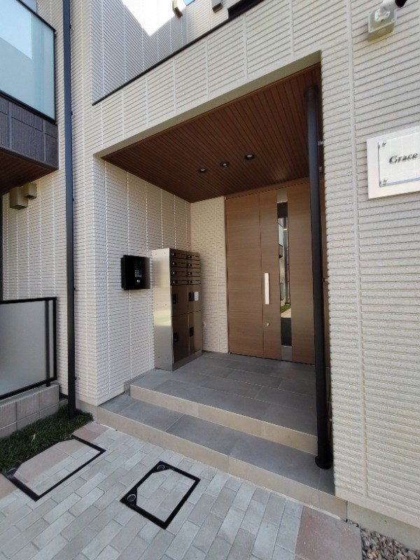 宅配ボックスがついています