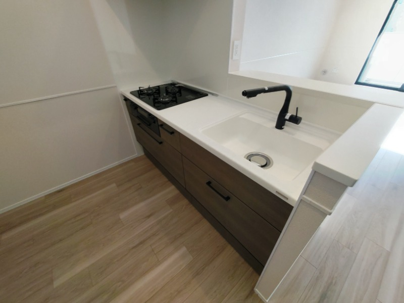 水栓もおしゃれで使いやすいカウンターキッチンです