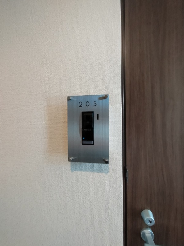 モニタ付インターフォンで来訪者を確認できます