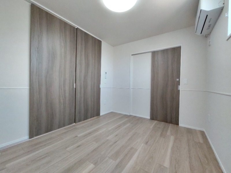 5.5帖の洋室です