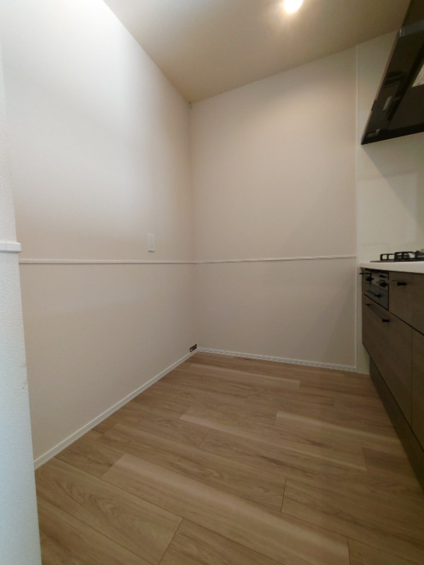 キッチン後ろの収納もしっかりあります