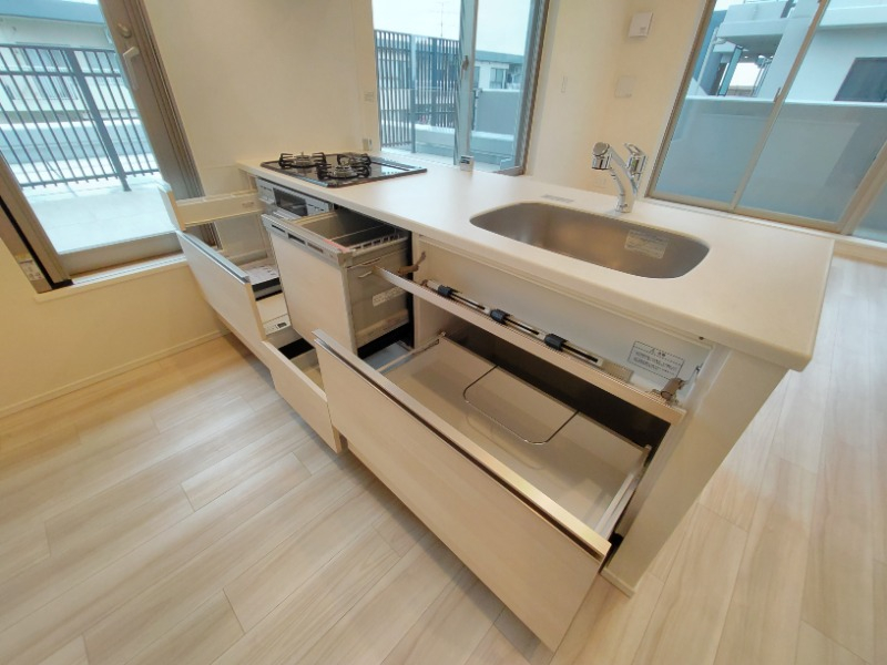 食器洗浄機付き・豊富な収納