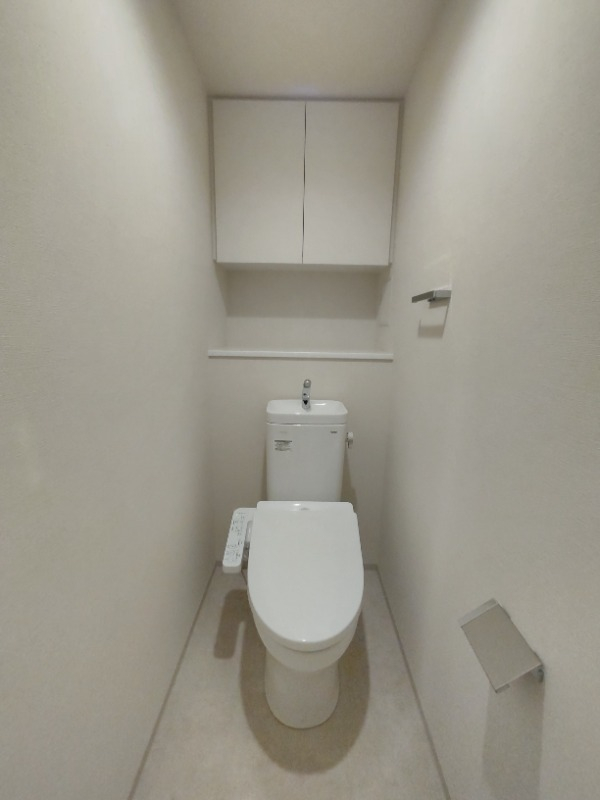 収納棚・温水洗浄機能付き