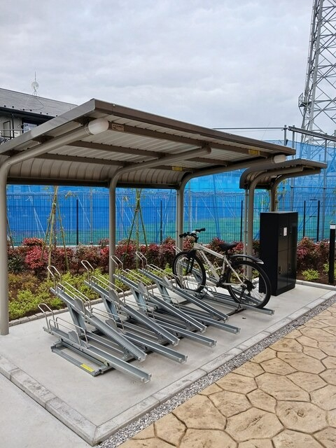 駐輪場はレール付き