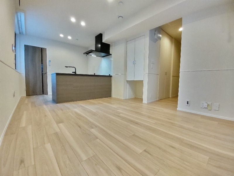 リビングは2面採光｜ダウンライト付