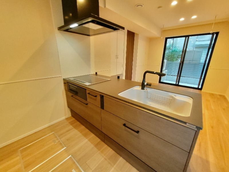 調理スペース・収納豊富なカウンターキッチン