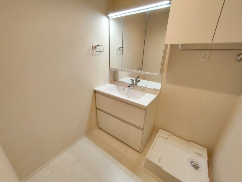 独立洗面所は脱衣所も兼ねた広々空間