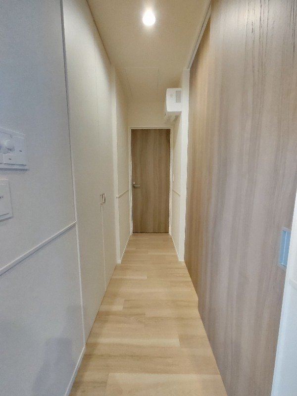 廊下にも広めの収納アリ