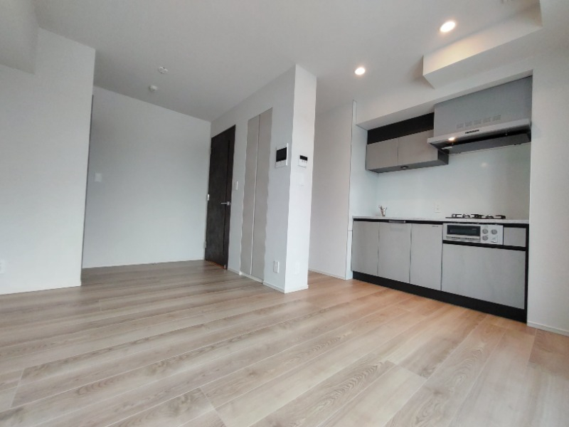 白と黒を基調とした高級感あるリビング