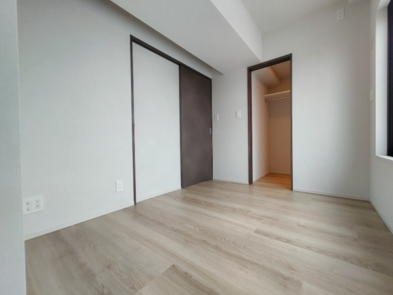 ウォークインクローゼットが便利な洋室