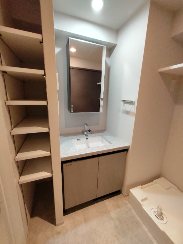 独立洗面所も収納アリ